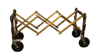 Schaarwagen met grote grijzen wielen