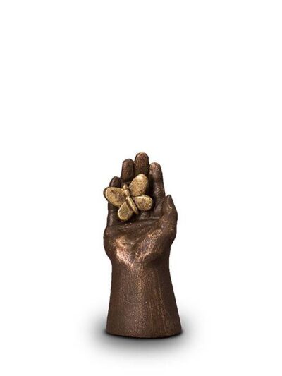 UGK 006 A Keramische urn brons Handje met vlinder